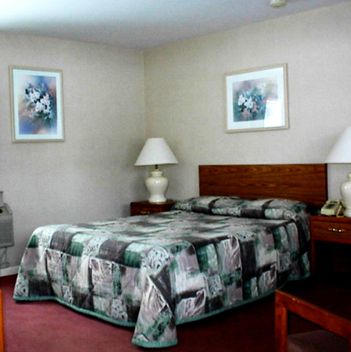 Manistique Motel - From Web Listing (newer photo)